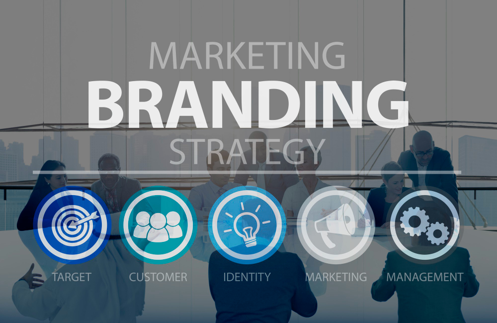 Branding: el proceso estratégico de definir y gestionar la identidad, imagen y propósito de una marca para su percepción en el entorno digital y físico.
